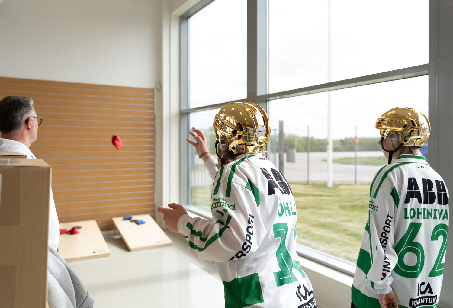 Läs mer om artikeln En fantastisk butiksdag med spel, guldglans och goda gärningar!